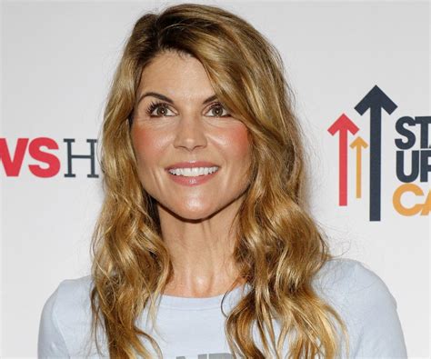 Lori loughlin height - ١٤‏/٠٤‏/٢٠١٦ ... Actress Lori Loughlin informs viewers that many animals spend their lives starving and in despair, desperately in need of care.